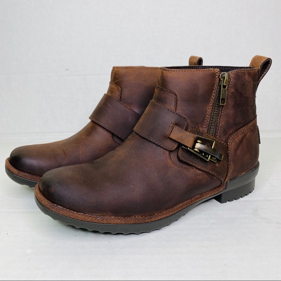ugg cheyne ankle boot